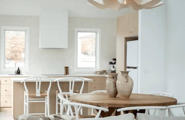 The Tradesmans Cottage: Two - Classic alpine cottage with an intricate stonemason frontage.