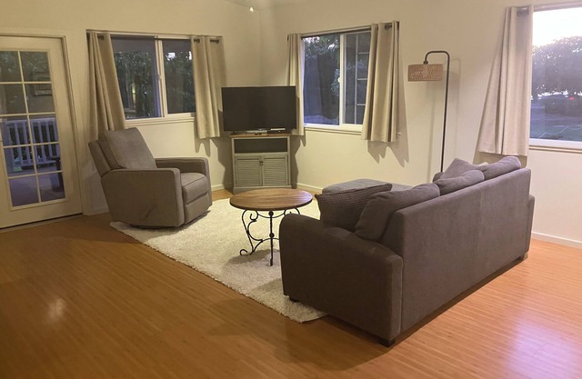 THE TREEHOUSE COTTAGE - 90 DAY RENTAL