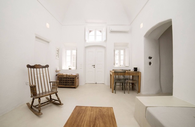 THE VOLCANO CAVE HOUSE