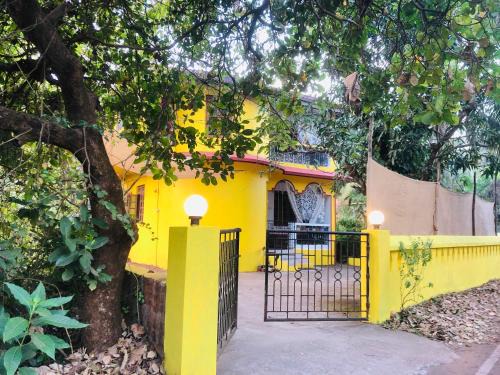 The YelloMello House 1BHK fast Wi-Fi AC Pet-Friendly Cosy Cottage