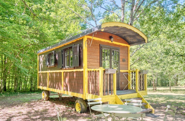 The Yellow Caravan – Unique Accommodation with Shared Heated Indoor Pool