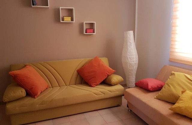 The Yellow House IUN P3446