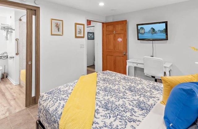 The Yellow Queen Family Room with Luxury ensuite full restroom