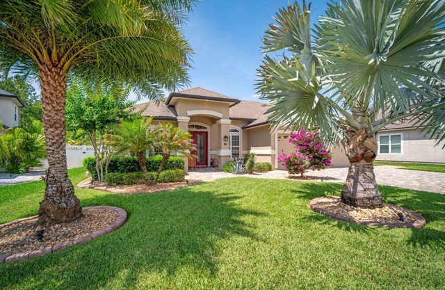 The Zen Flamingo – Elegant Private Oasis with Pool, and Outdoor Kitchen