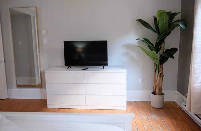 This apartment is a 1 bedroom(s), 1 bathrooms, located in Halifax, NS.