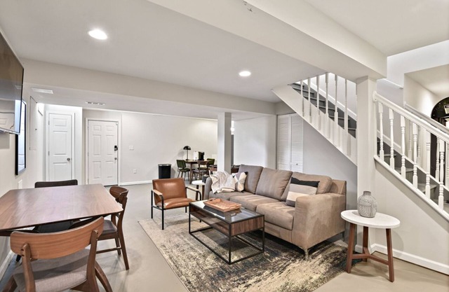 This apartment is a 1 bedroom(s), 1 bathrooms, located in Leesburg, VA.