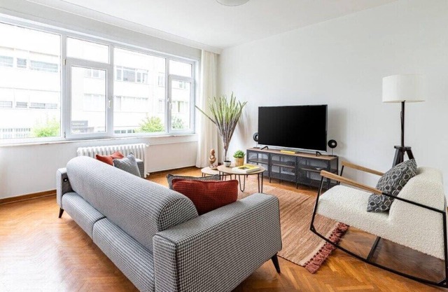 This apartment is a 3 bedroom(s), 1 bathrooms, located in Beşiktaş, İstanbul.