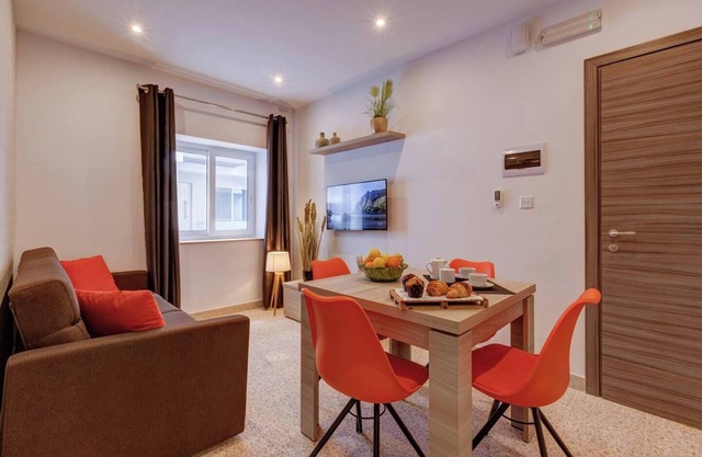 This apartment is a 2 bedroom(s), 1 bathrooms, located in Il-Mellieħa, null.