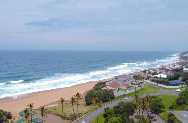 This apartment is a 3 bedroom(s), 2 bathrooms, located in Dolphin Coast, KwaZulu-Natal.