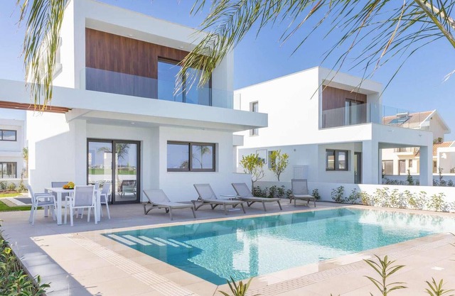 This contemporary villa on a gated complex has pretty landscaped gardens and is only a few minutes’