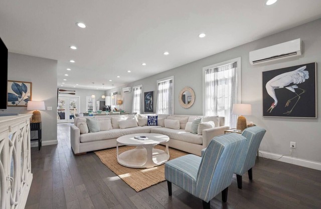 This house is a 3 bedroom(s), 3 bathrooms, located in Harrodsburg, KY.