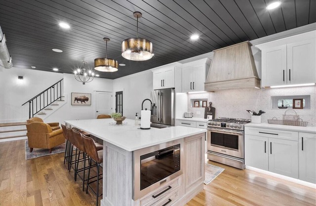 This house is a 3 bedroom(s), 2.5 bathrooms, located in Frankfort, KY.