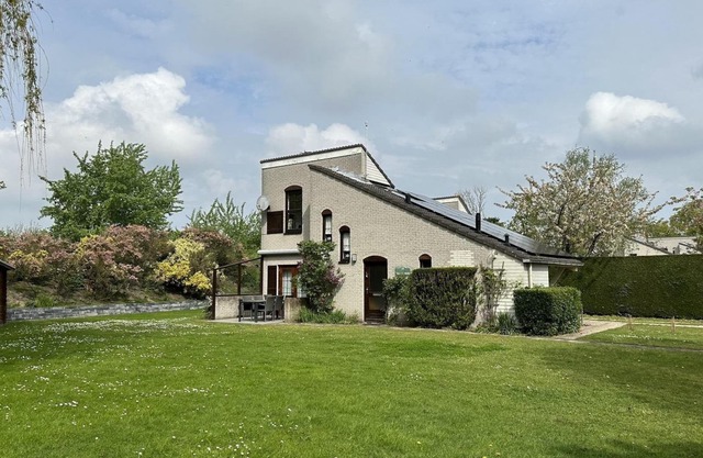 This luxurious and cozy holiday home offers lots of comfort for a wonderful, relaxed holiday.