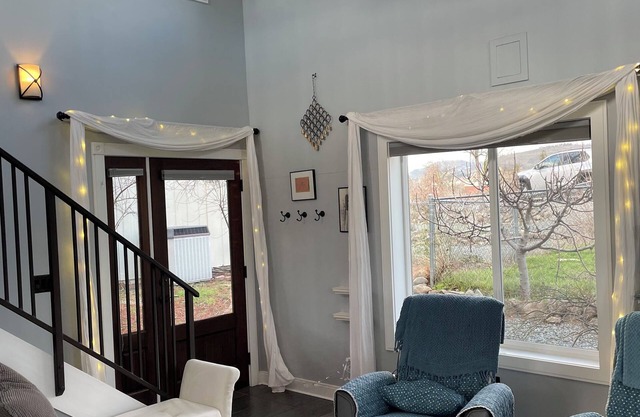 Thistlebee Cottage just outside charming Ashland, Oregon