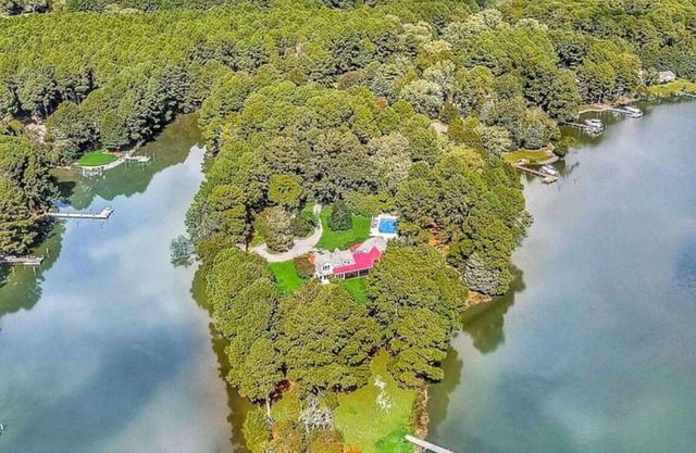 Thorneton Point Estate