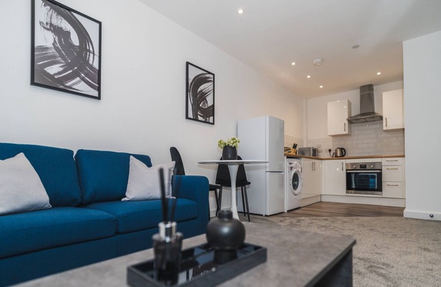 Thornhill House Modern City Center Apartment