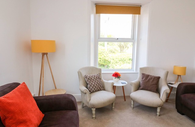 THORNLEA VIEW, pet friendly, character holiday cottage in Hope Cove