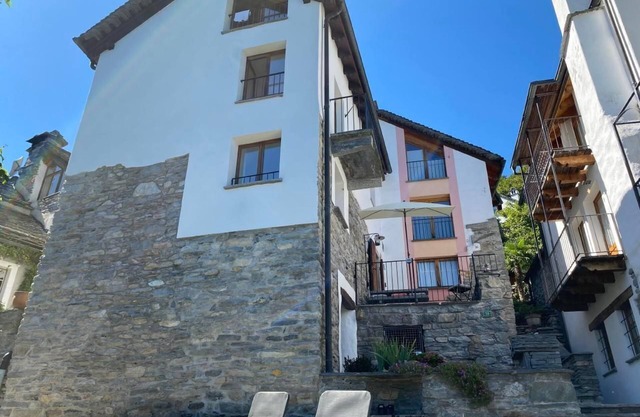 Thousand Stones House