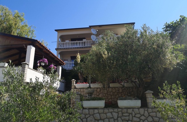 Three bedroom apartment with balcony Lopar, Rab (A-18896-a)