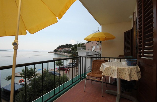 Three bedroom apartment near beach Podgora, Makarska (A-6670-b)