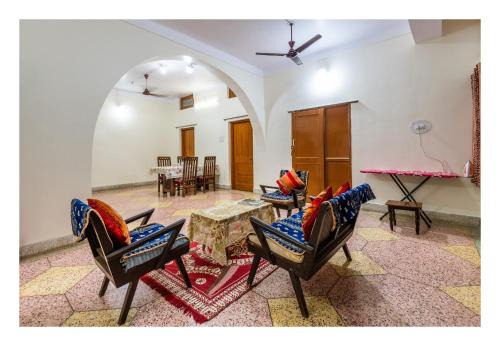 Three-Bedroom Luxury Bungalow at Jaiswal Homestay