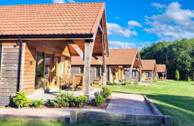 Three Bedroom Pet Friendly Cottage - King's Lynn - Hay's Wood Retreat