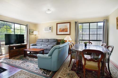 Three Bedroom Sweet Retreat in Coburg