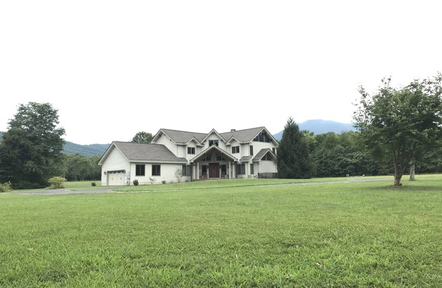 Three Ridges Haven- Devils Backbone Brewing Company