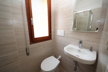 Three room flat on 1st floor m 250 far from the beach