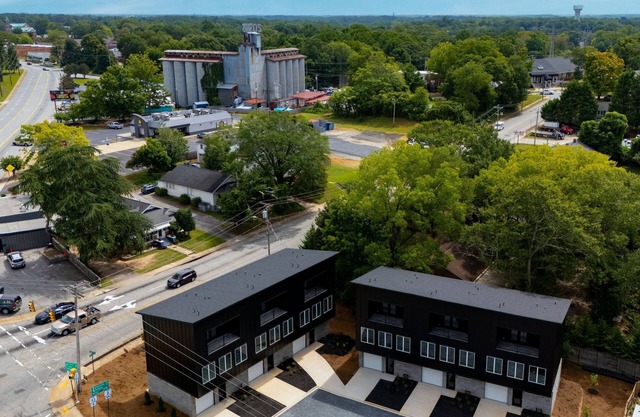 Tigers Friends! 18 mls to Clemson, 737 mls to NYC 2 BD 2.5 Bath