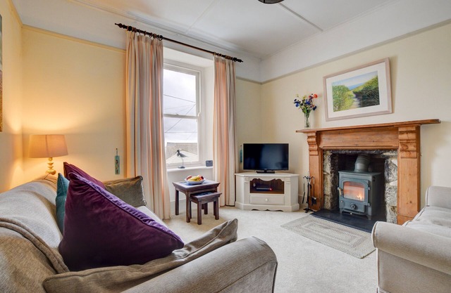 Tigh-na-Mara - Two Bedroom House, Sleeps 4