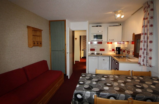 Tignes 6 pers, south balcony, TV, equipped kitchen