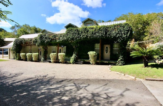 Tiki Loft #2 | Guadalupe | River Road | Sleeps 4