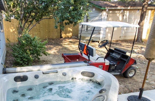 Tiki Paradise in Lake Texoma - Golf Cart + Hot Tub