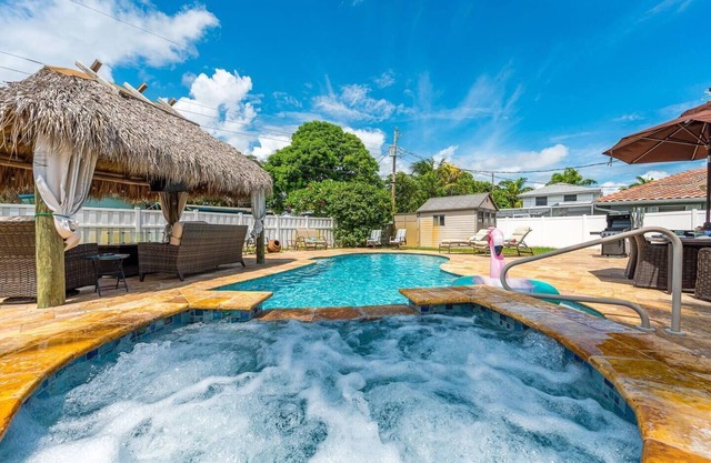 Tiki Sea Breeze Retreat- Pool+Spa - 5 Min to Beach