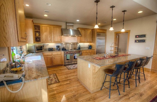 Timber View Lodge 4 Bedroom Home by RedAwning