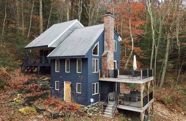 Timberdoodle-a mountainside treehouse