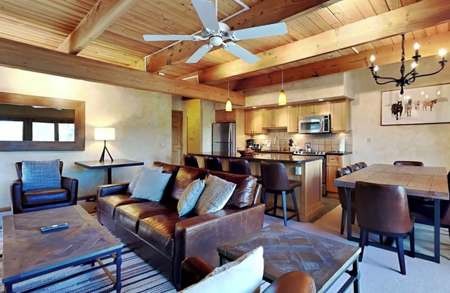 🌲Timberline B2A Deluxe 3-Bedroom ~Hot Tub~Pool~WiFi~Ski-in/out~Local Shuttle🌲