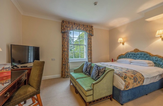 Timeless Escape by Nairn Beach with Golf Views & Vintage Flair