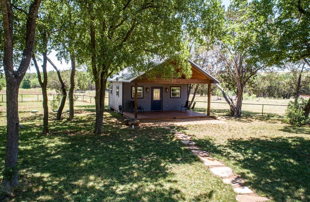 Tiny Home in Canyon Lake 5 mins to Lake & River, Prime Area, Pet Friendly!