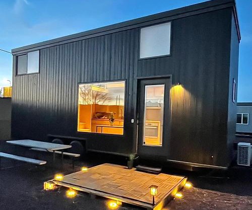 Tiny home near Grand Canyon sleeps 5, epic views!