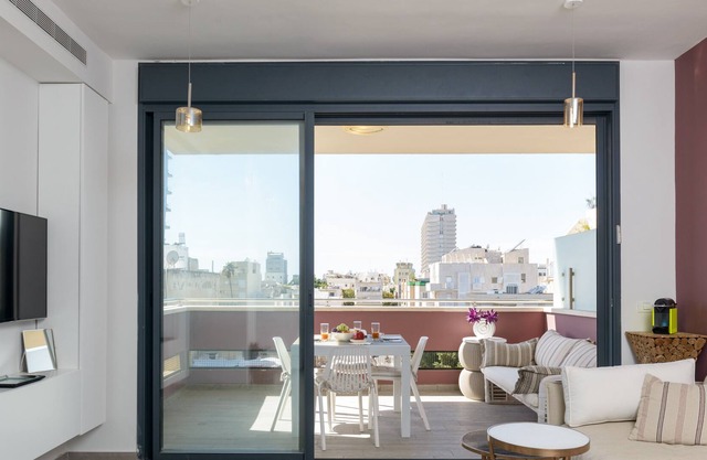 TLV OLD NORTH-STEPS TO HILTON BEACH-STYLISH APT w/ TERRACE