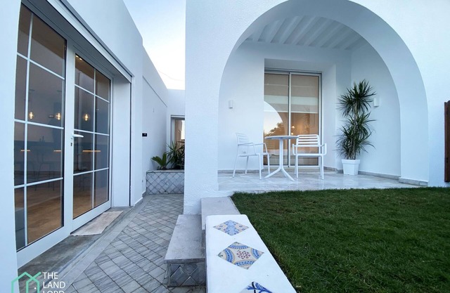 New 1 bd with garden and sea side at Marsa Cornich