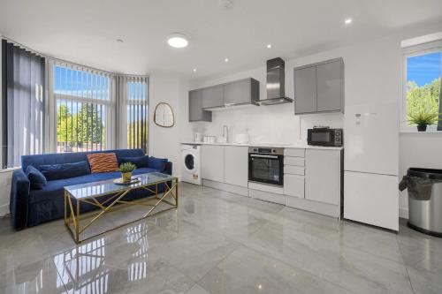 Top Floor Apt - Central & Stylish - Free Wifi