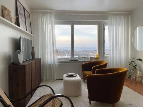 Top floor apt with stunning view