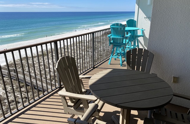 Top Floor, Beach Style, Modernized. Winter is great at Navarre Beach!