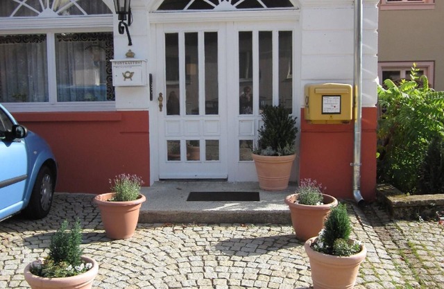 Top floor flat with garden use