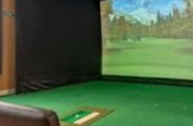 TOP GOLF Team House