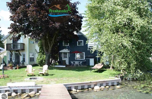 Torch River Retreat: Golden Leaves & Cozy Nights – Fall is Magical Here!