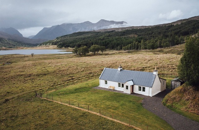 Torran Cottage - A cosy country cottage set in dramatic Scottish landscape